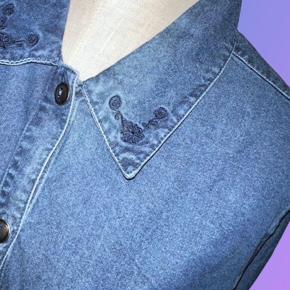 NWT 80s Vintage Cherokee Embroidered Denim Button Up Shirt Size Large B1 - Picture 2 of 9
